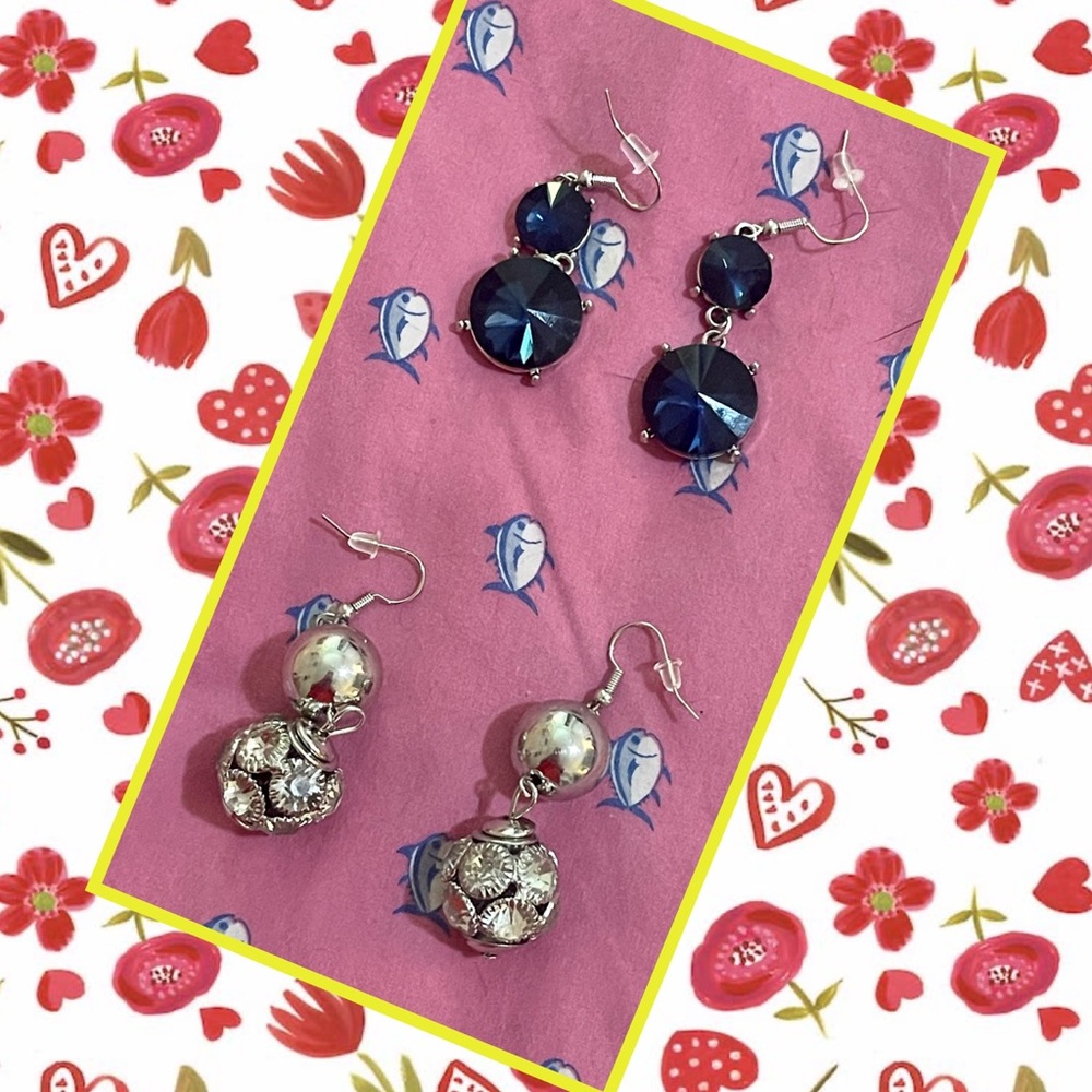 2 pairs of earrings for pierced ears